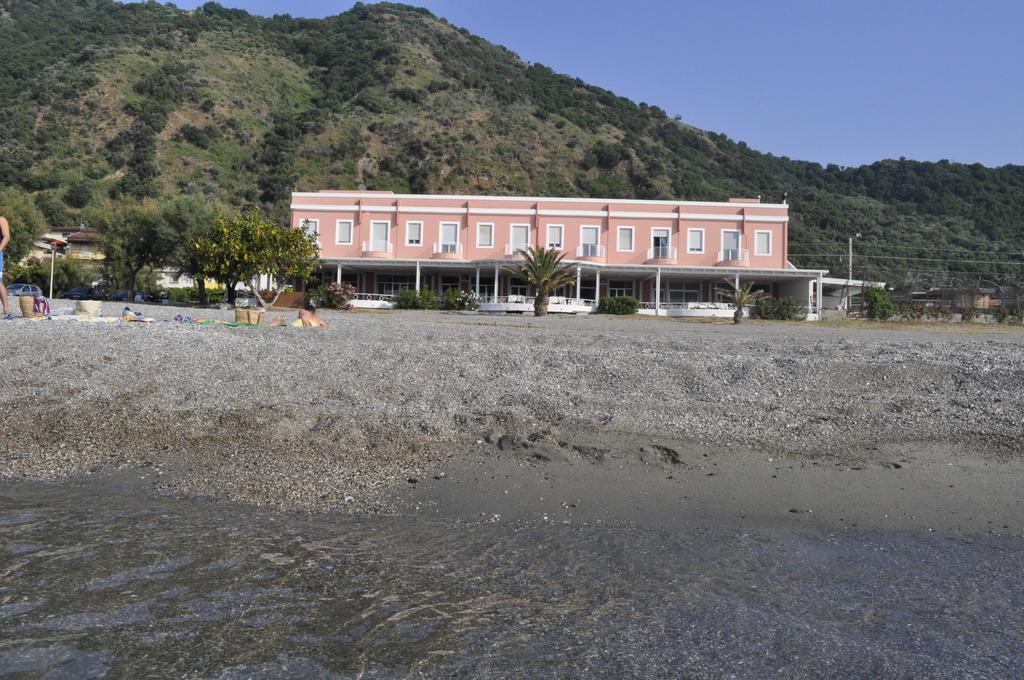 Hotel Ristorante La Scogliera - Nuova Gestione Piraino Exterior photo