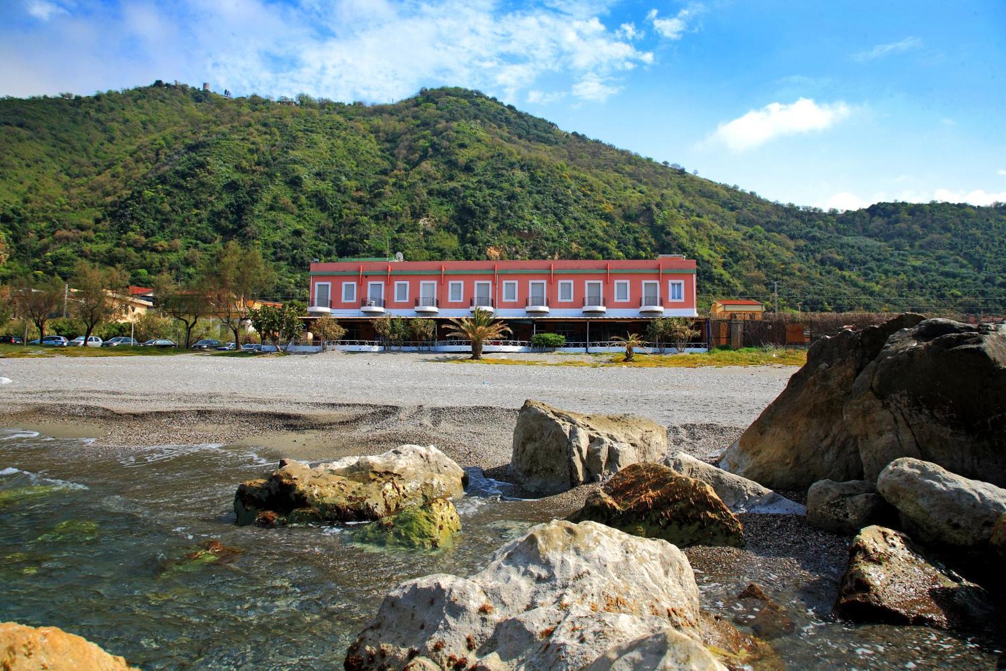 Hotel Ristorante La Scogliera - Nuova Gestione Piraino Exterior photo